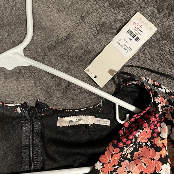 Floral romper never worn new with tags - Picture 2 of 3